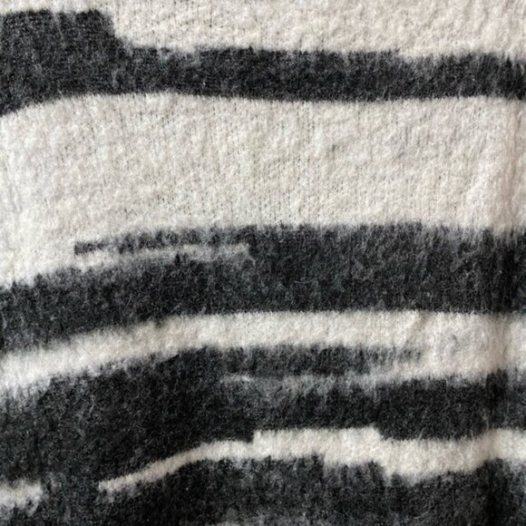 UO Fuzzy Sweater - Picture 5 of 5